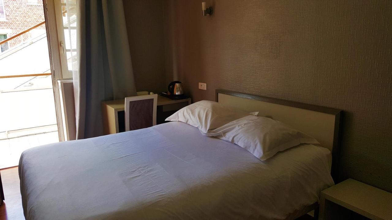 Modern'Hotel Valenciennes Eksteriør billede